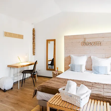 ベッド・アンド・ブレックファスト La Maison Gustave ナルボンヌ