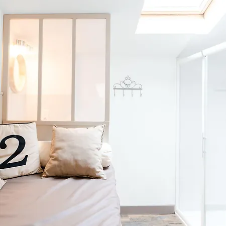 La Maison Gustave Bed & Breakfast 4*