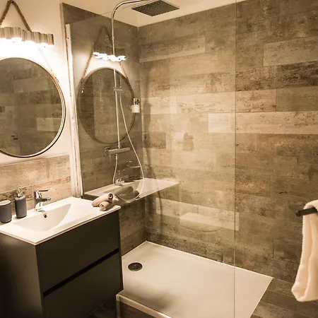La Maison Gustave Bed & Breakfast 4*