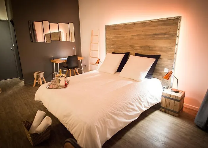 La Maison Gustave Bed & Breakfast 4*